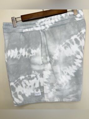 Hollister XXL Grey & White Tie-Dye Heavyweight Athletic Shorts - 4.5” Inseam